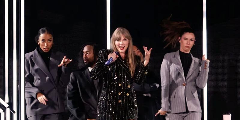 Taylor Swift's Dance Journey Critiqued 45